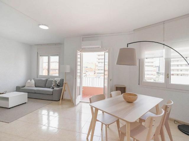 Ático en alquiler en calle De la Travessera, Cornellà de Llobregat, de 90 m² 3 habitaciones por 1.545