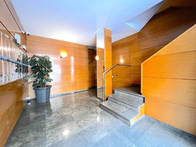 Ático en alquiler en calle De L'equador, Barcelona, de 70 m² 2 habitaciones por 2.100