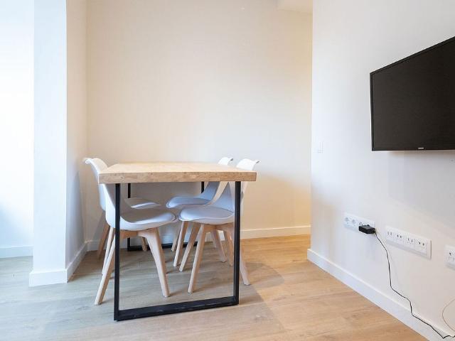 Ático en alquiler en calle De L'escultor Canet, Barcelona, de 75 m² 3 habitaciones por 2.700