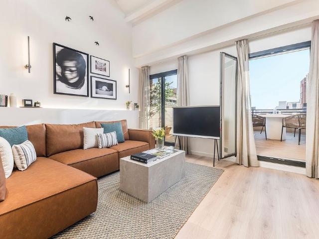 Ático en alquiler en calle De Londres, Barcelona, de 100 m² 2 habitaciones por 3.645