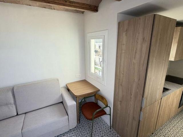 Ático en alquiler en calle De Magalhães, Barcelona, de 17 m² 1 habitación por 750
