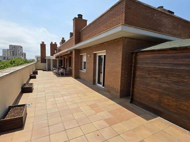 Ático en alquiler en calle De Miquel Vives, Terrassa, de 89 m² 3 habitaciones por 1.100