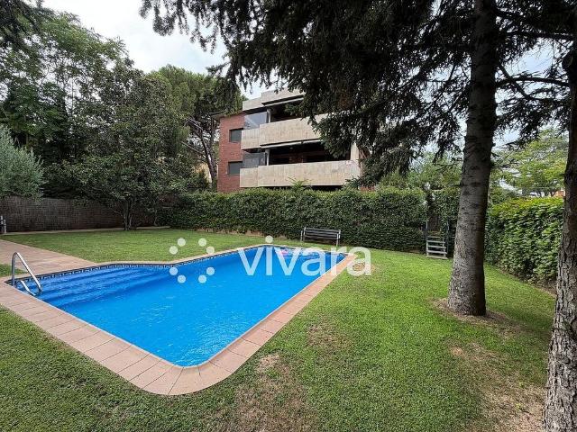 Ático en alquiler en calle De Sant Francesc Xavier, Sant Cugat del Vallès, de 195 m² 4 habitaciones por 2.558