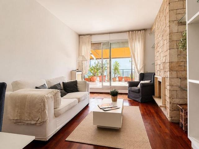 Ático en alquiler en calle Del Comte Borrell, Barcelona, de 75 m² 2 habitaciones por 2.200