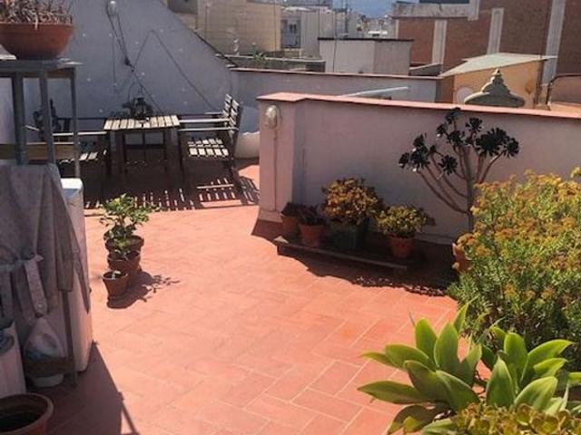 Ático en alquiler en calle Del Consejo de Ciento, Barcelona, de 40 m² por 1.273