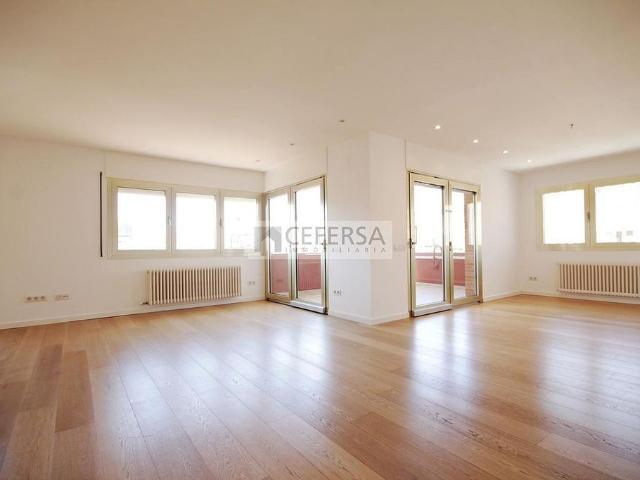 Ático en alquiler en calle Del Milanesat, Barcelona, de 200 m² 4 habitaciones por 4.900
