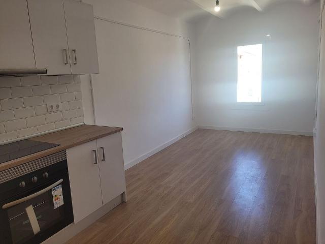 Ático en alquiler en calle Del Torrent de L'olla, Barcelona, de 26 m² 1 habitación por 888