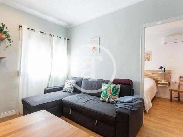 Ático en alquiler en calle Dels Cortada, Barcelona, de 54 m² 2 habitaciones por 1.190