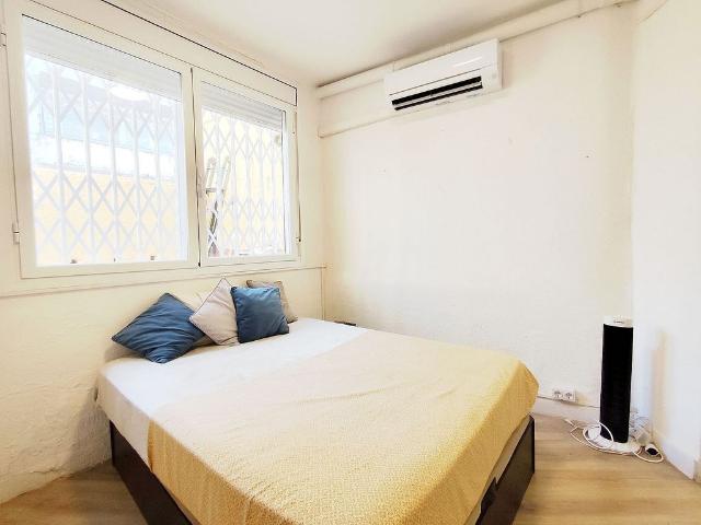Ático en alquiler en calle Dels Tallers, Barcelona, de 28 m² por 1.010