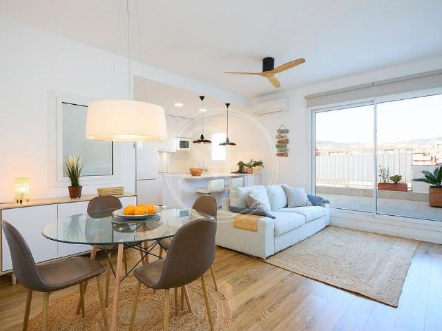 Ático en alquiler en calle D'evarist Arnús, Barcelona, de 68 m² 3 habitaciones por 1.995