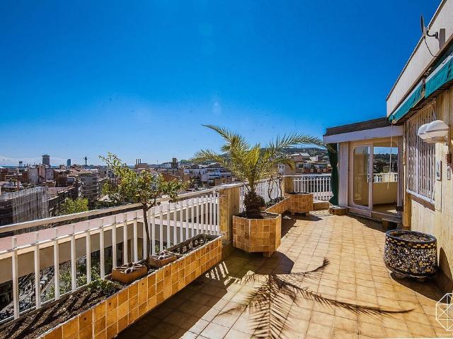 Ático en alquiler en calle Gran Via de Les Corts Catalanes, Barcelona, de 112 m² 3 habitaciones por 2.258