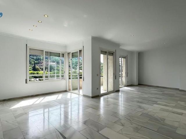 Ático en alquiler en calle Josep Morató i Grau, Girona, de 215 m² 5 habitaciones por 2.300