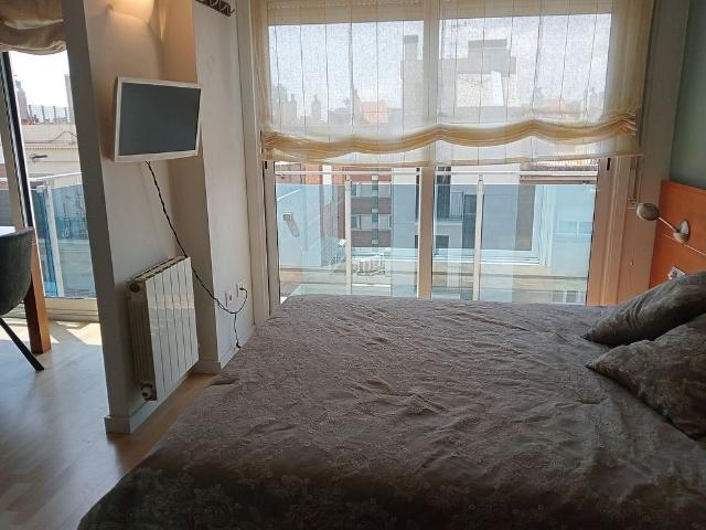 Ático en alquiler en calle Lope de Vega, Barcelona, de 84 m² 3 habitaciones por 1.865 €