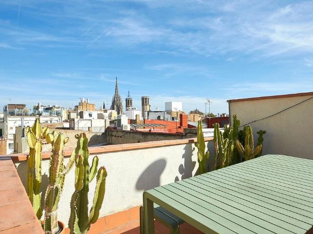 Ático en alquiler en calle Magarola, Barcelona, de 62 m² 2 habitaciones por 3.200