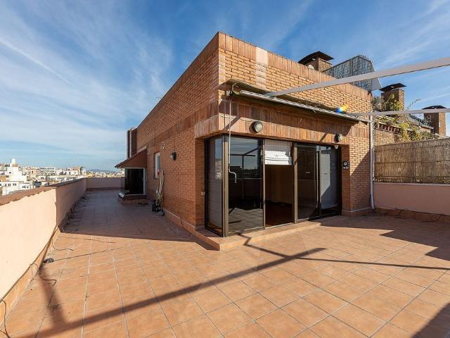 Ático en alquiler en plaza De Gal·la Placídia, Barcelona, de 120 m² 4 habitaciones por 2.627