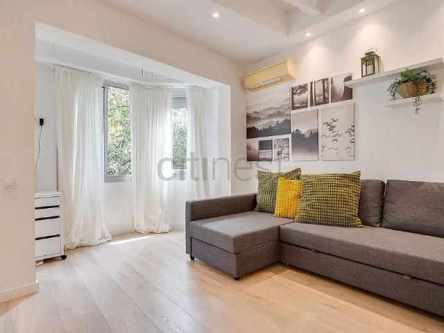 Ático en alquiler en plaza Doctor Marti y Julia, Hospitalet de Llobregat, L´, de 28 m² por 990