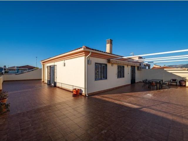 Ático en Armilla con Amplia Terraza y Vistas a Sierra Nevada ?️