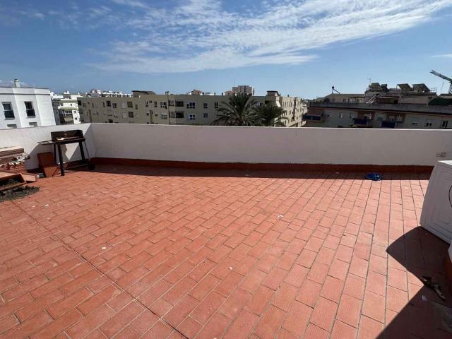 Ático en el centro de Estepona con gran terraza en venta