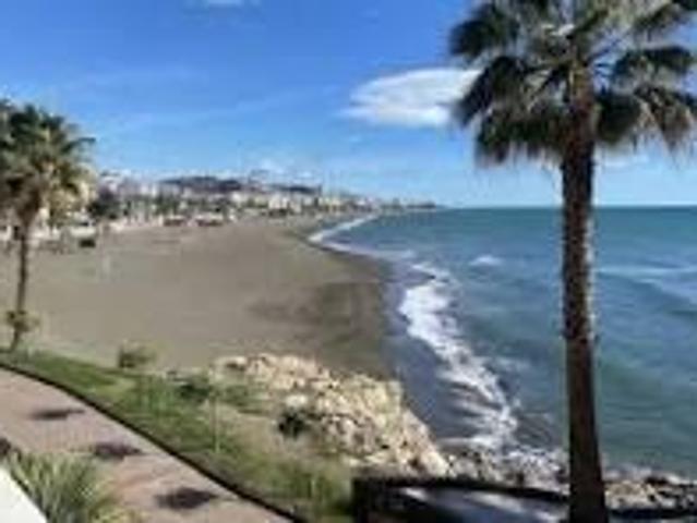 Ático en el Rincón de la Victoria con terraza de más de 50m2 con plaza de garaje y piscina