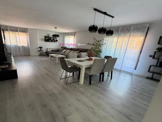 ATICO EN JUNCAL CON 3 DORMITORIOS Y TERRAZA!