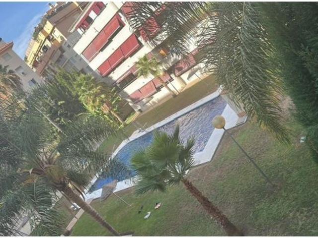 Ático en Las Lagunas de Mijas con terraza, chimenea, garaje y piscina | Costa del Sol