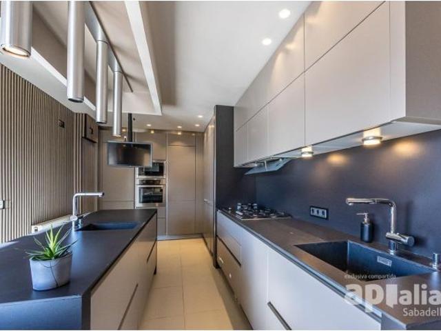 ÁTICO ESPECTACULAR ENLA CREU ALTA: EXCLUSIVIDAD, LUZ Y GRAN TERRAZA ESQUINERA