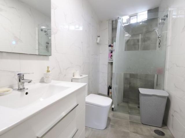 ÁTICO ESQUINERO ORIENTACIÓN SUR CON GRAN TERRAZA DE 30 M² EN RESIDENCIAL PÓRTICO – TORREVIEJA