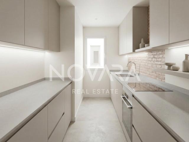 Ático Exclusivo a REFORMAR con Terraza Privada de 51 m2 junto a Plaza Universitat!