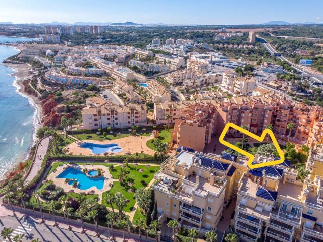 Amplio ático de lujo en primera línea Cabo Roig