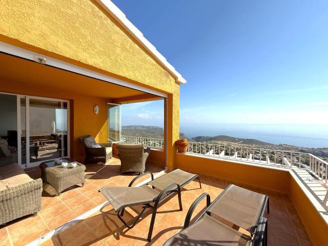 Ático impecable de dos dormitorios y dos baños con increíble. 125m² Benitachell