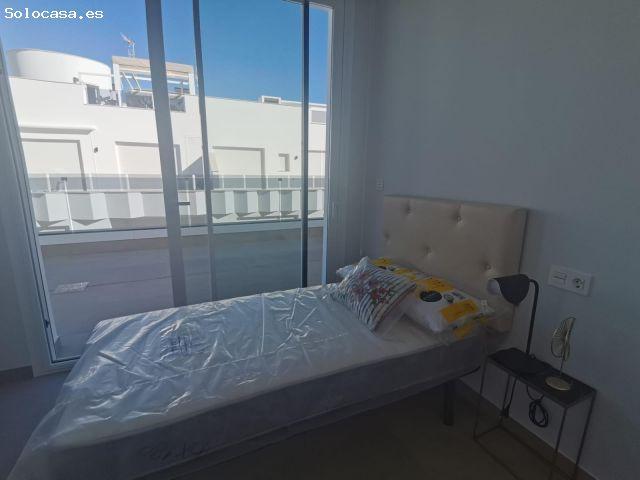 Ático llave en mano de 2 dormitorios con amplia terraza a 50m de la playa a la venta en Torrevieja