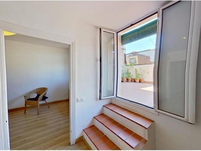 Ático luminoso de 2 habitaciones con terraza de 20m2