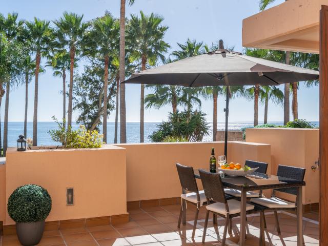 Ático lujoso con piscina privada y terraza en la azotea