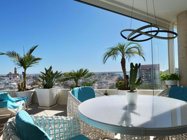 Ático moderno en venta en el centro de Estepona