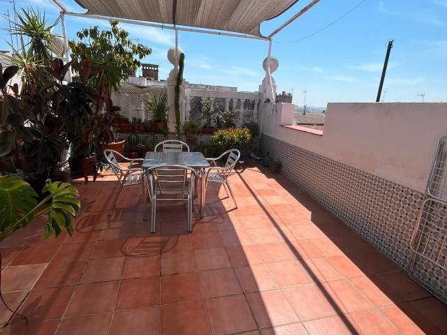 Ático Reformado con Amplia Terraza en el Centro de Córdoba