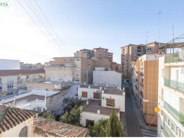 Ático reformado con ascensor, terraza y chimenea, listo para entrar a vivir