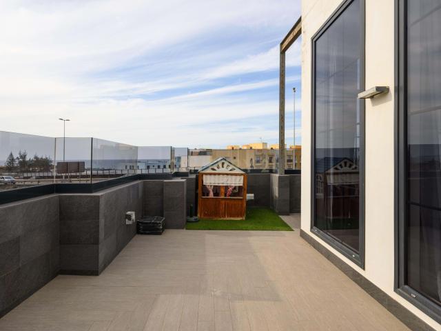 Atico reformado con terraza en bañaderos
