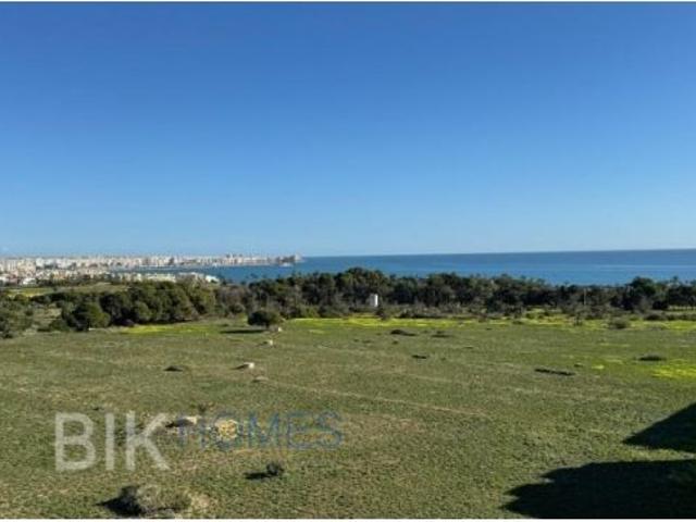 Ático reformado con vistas panorámicas al mar en Punta Prima listo para