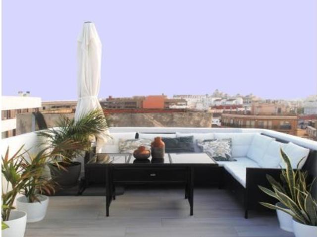 Ático reformado a estrenar con terraza y vistas panorámicas en El Pilar