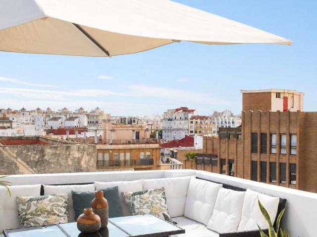Ático reformado a estrenar con terraza y vistas panorámicas en El Pilar