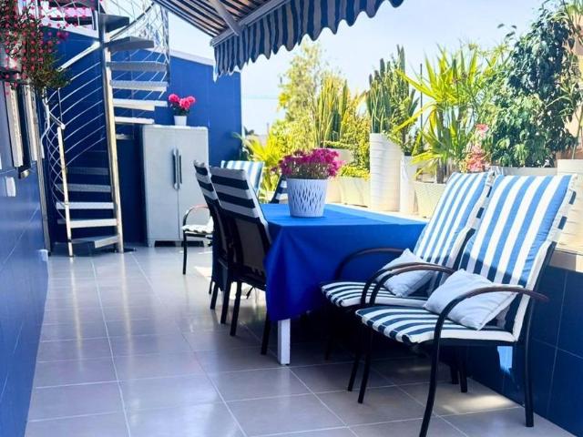 Ático reformado de 3 dormitorios con piscina comunitaria y aparcamiento a 50 metros de Playa de los Locos, Torrevieja