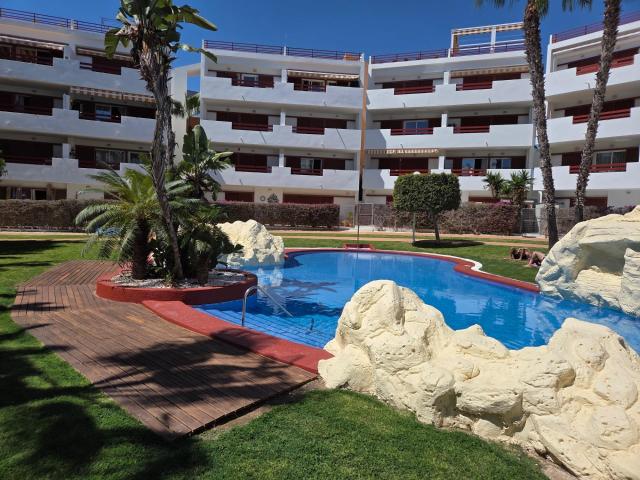 Ático Reformado | Solárium Privado de 65 m2 | 2 Piscinas | Aparcamiento