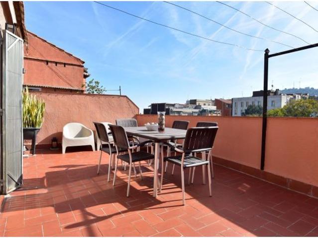 Ático Soleado con Terraza en Horta Tu Refugio Ideal