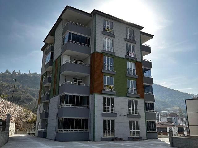 ÇATIKKAŞ EMLAKTAN SATILIK DAİRE TOPÇUBAGI MH 3+1 140 METRE KARE KAT 2 ARA KAT SİTE İÇİNDE