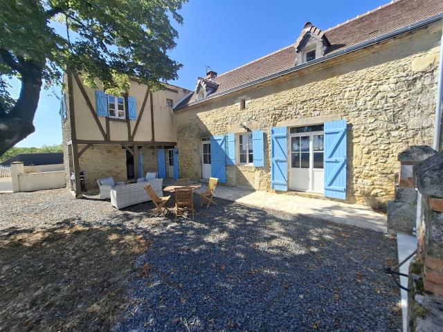 Âtisse en pierre 141 m² – Calme absolu, vue dégagée et 1,35. 141m² Salignac Eyvigues