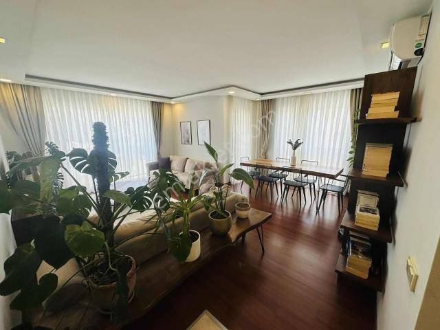 Atlantis Sitesinde Satılık 3+1 Ara Kat Daire