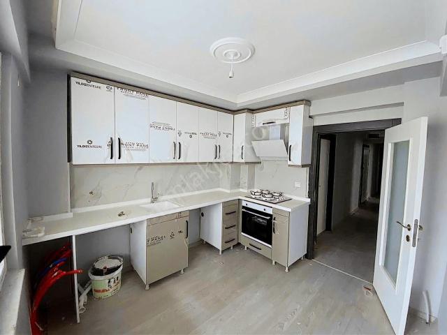 !atlas Emlaktan Cadde Arkası Sıfır Ara Kat Y.giriş Daire!