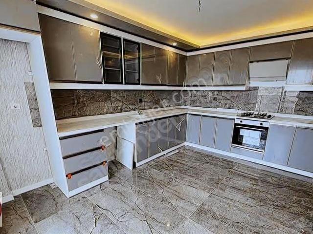 Atlas'tan Geniş Mutfak balkonlu Giyinmeodalı Önüaçık 3+1