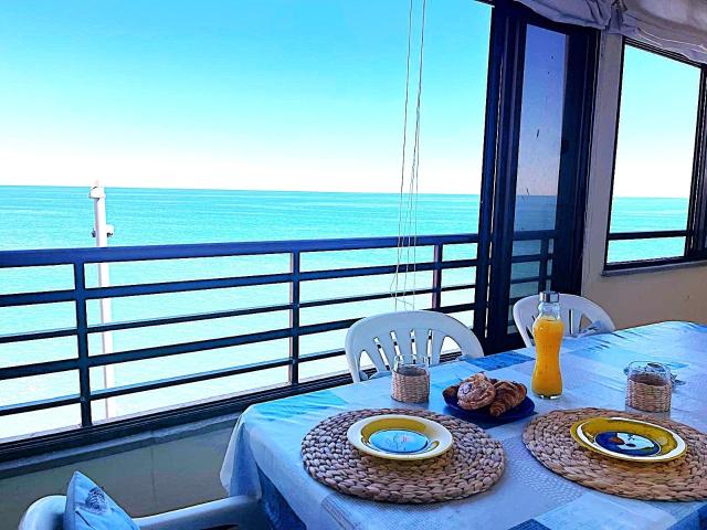 Atractivo apartamento con vistas espectaculares al mar