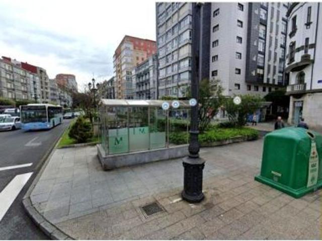 Atractivo local comercial en corazón de Santander